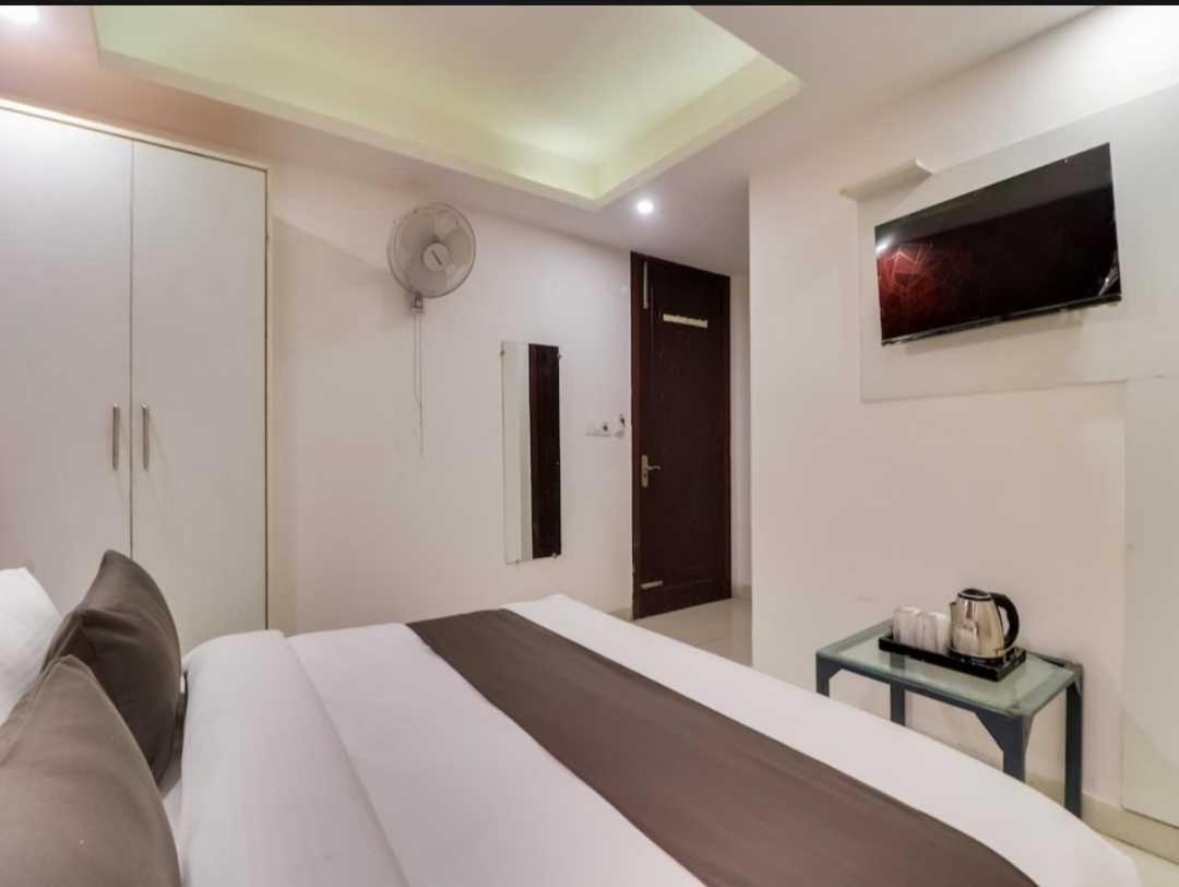 Hotel O Galaxy Stay New Delhi Exterior foto